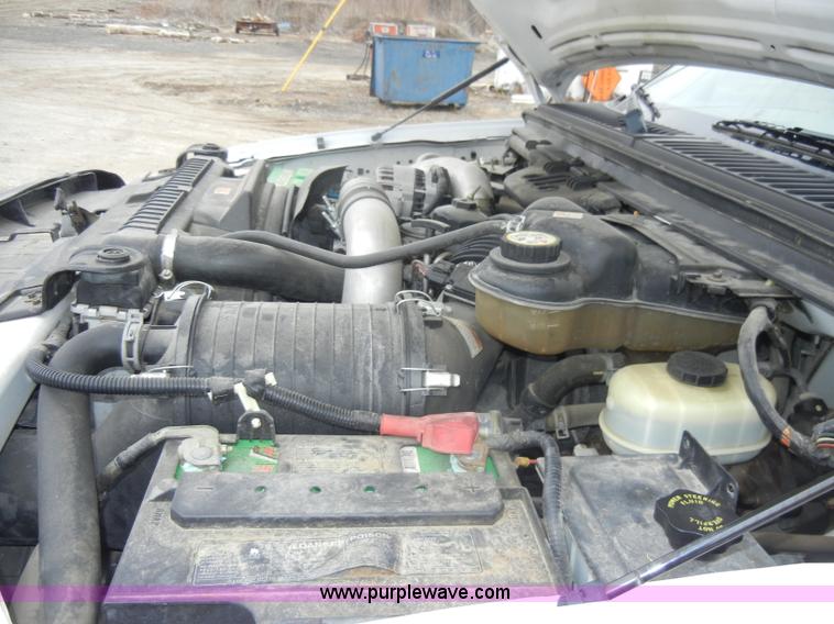 image for item C4005 2004 Ford F350 XL Super Duty pickup truck cab and chassis