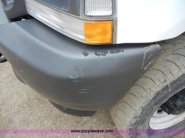 image for item C4005 2004 Ford F350 XL Super Duty pickup truck cab and chassis