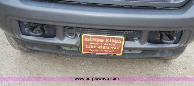 image for item C4005 2004 Ford F350 XL Super Duty pickup truck cab and chassis