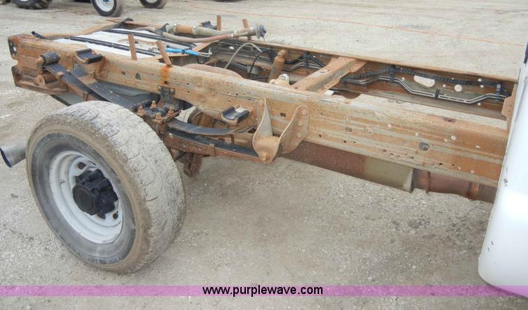 image for item C4005 2004 Ford F350 XL Super Duty pickup truck cab and chassis