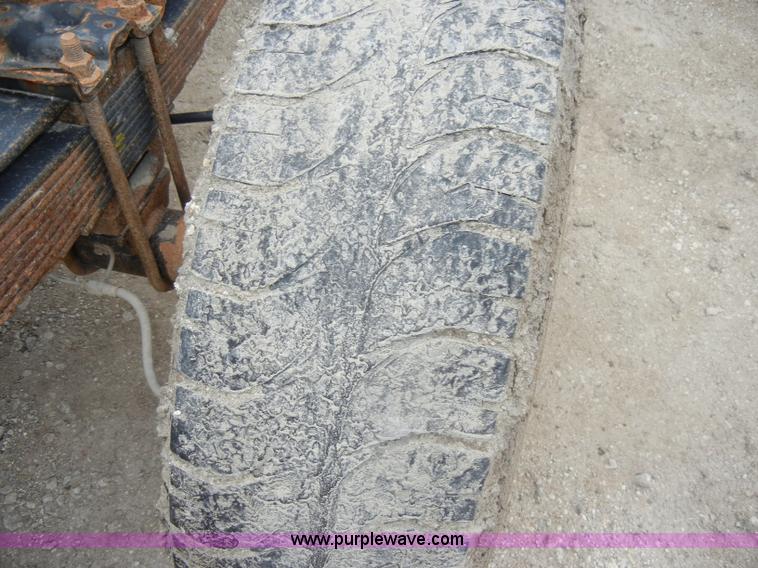 image for item C4005 2004 Ford F350 XL Super Duty pickup truck cab and chassis