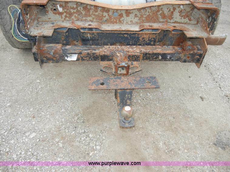 image for item C4005 2004 Ford F350 XL Super Duty pickup truck cab and chassis