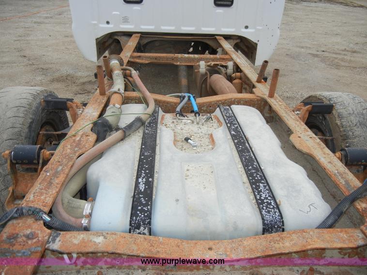 image for item C4005 2004 Ford F350 XL Super Duty pickup truck cab and chassis