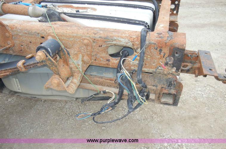 image for item C4005 2004 Ford F350 XL Super Duty pickup truck cab and chassis