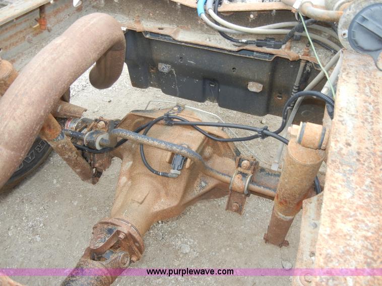 image for item C4005 2004 Ford F350 XL Super Duty pickup truck cab and chassis