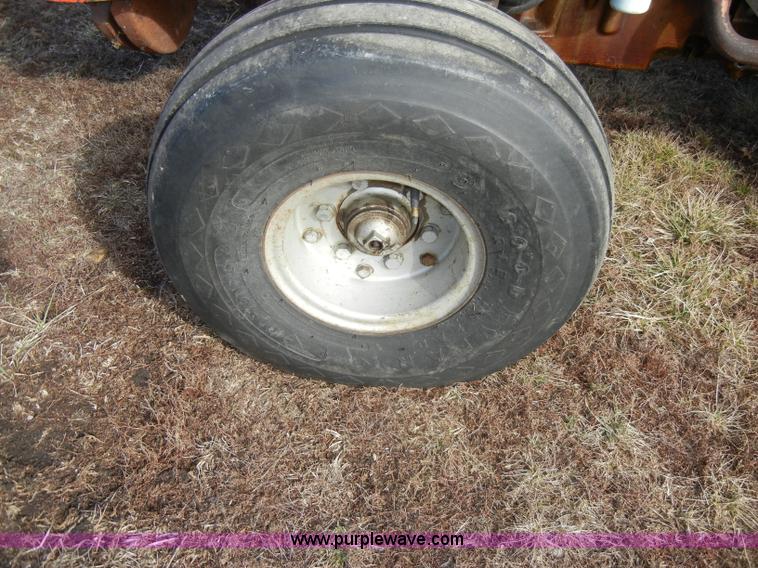 image for item C4027 Massey-Ferguson 245 tractor