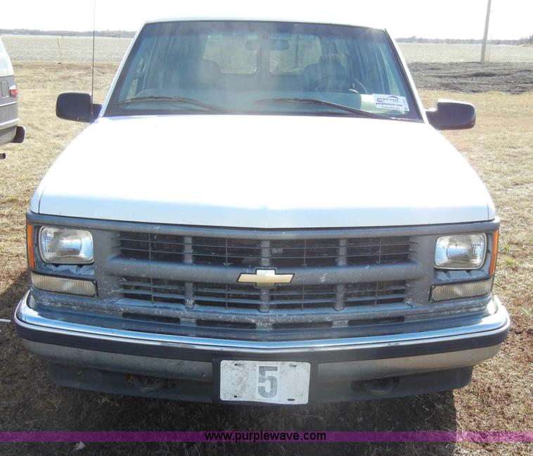 image for item C4031 1999 Chevrolet Suburban 1500 SUV