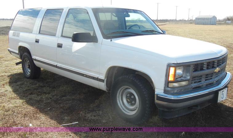 image for item C4031 1999 Chevrolet Suburban 1500 SUV