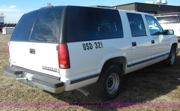 image for item C4031 1999 Chevrolet Suburban 1500 SUV