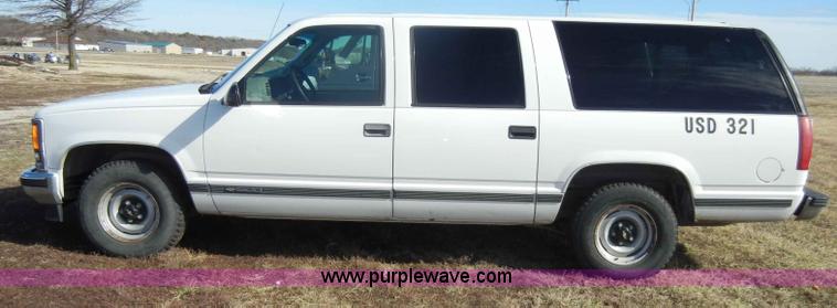 image for item C4031 1999 Chevrolet Suburban 1500 SUV