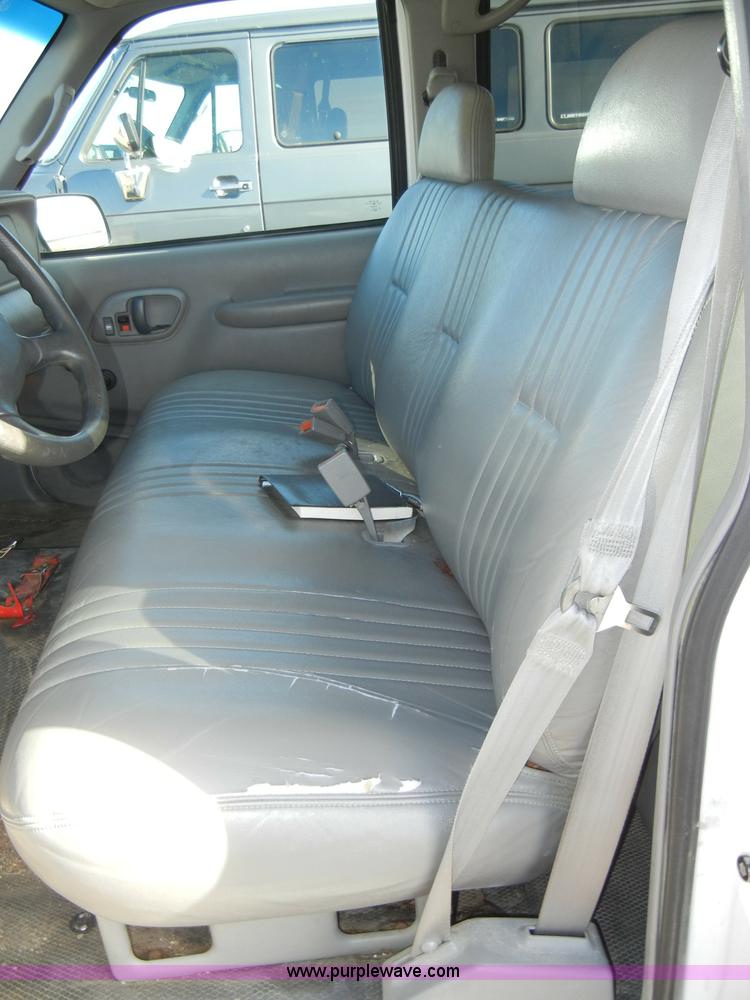 image for item C4031 1999 Chevrolet Suburban 1500 SUV