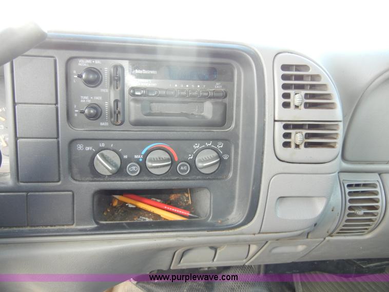 image for item C4031 1999 Chevrolet Suburban 1500 SUV