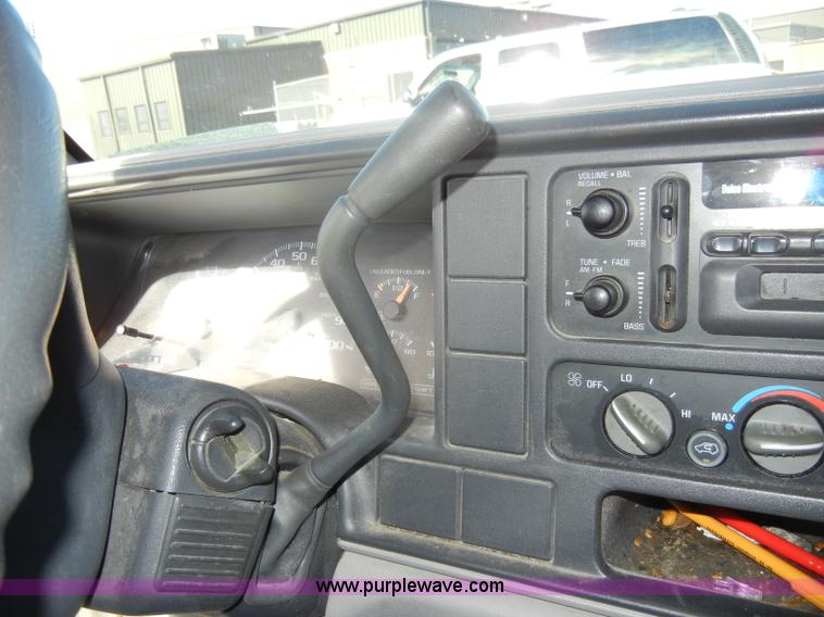 image for item C4031 1999 Chevrolet Suburban 1500 SUV