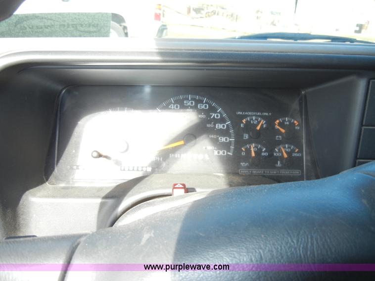 image for item C4031 1999 Chevrolet Suburban 1500 SUV