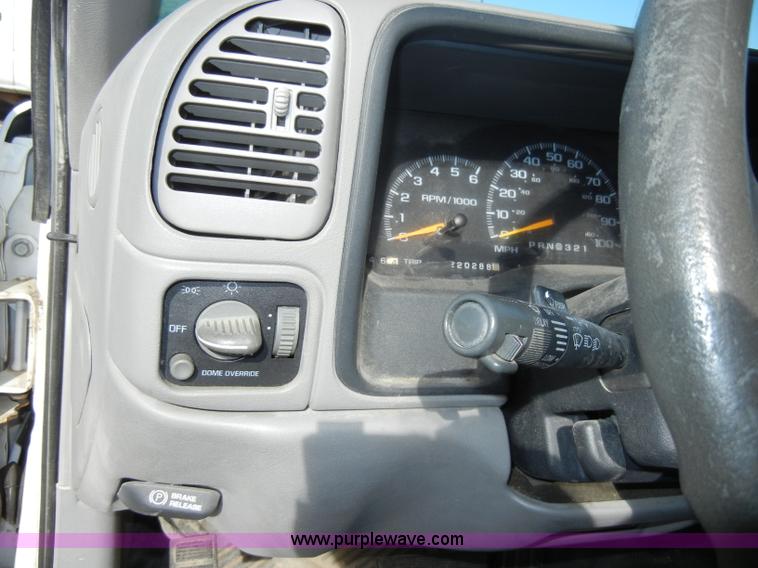image for item C4031 1999 Chevrolet Suburban 1500 SUV
