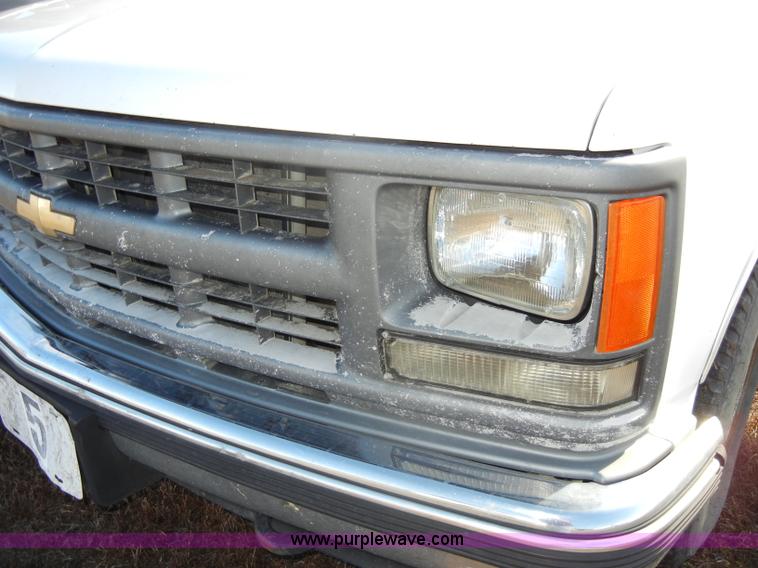 image for item C4031 1999 Chevrolet Suburban 1500 SUV