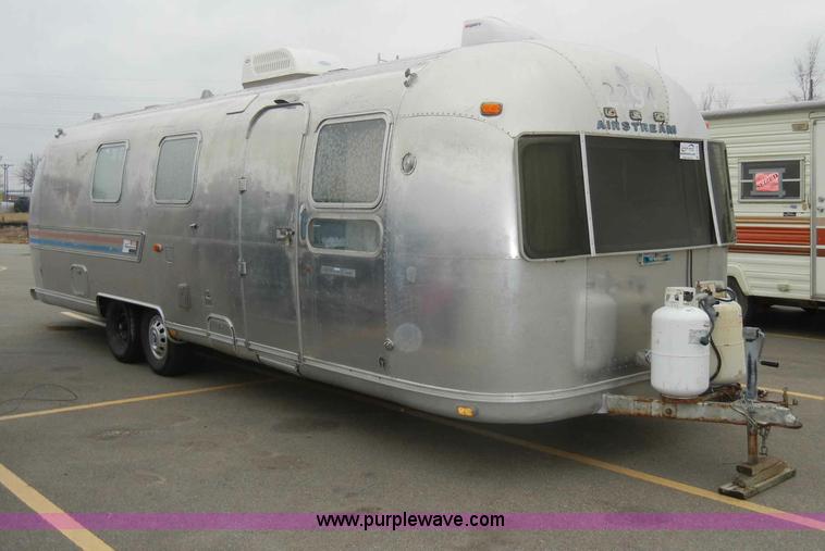 image for item C4109 1976 Airstream Sovereign Land Yacht 27' travel trailer