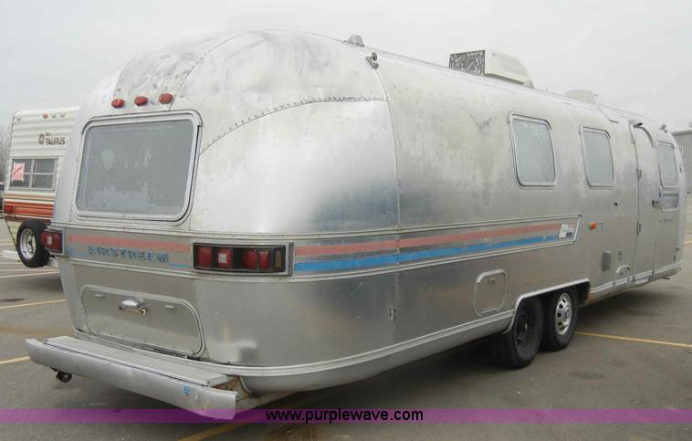 image for item C4109 1976 Airstream Sovereign Land Yacht 27' travel trailer