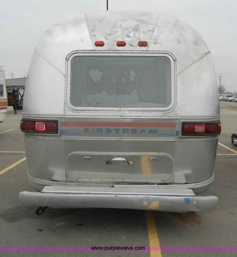 image for item C4109 1976 Airstream Sovereign Land Yacht 27' travel trailer