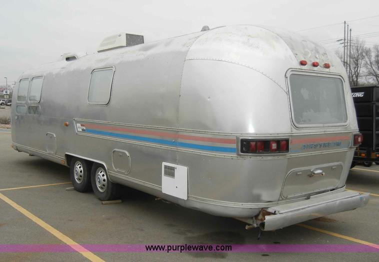image for item C4109 1976 Airstream Sovereign Land Yacht 27' travel trailer