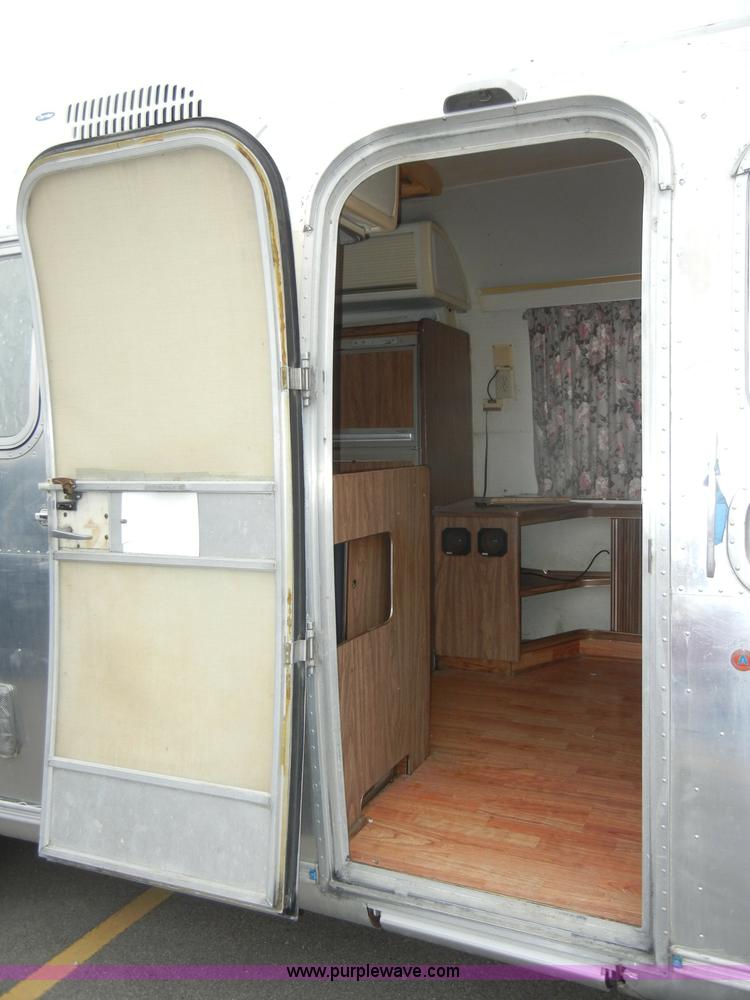 image for item C4109 1976 Airstream Sovereign Land Yacht 27' travel trailer