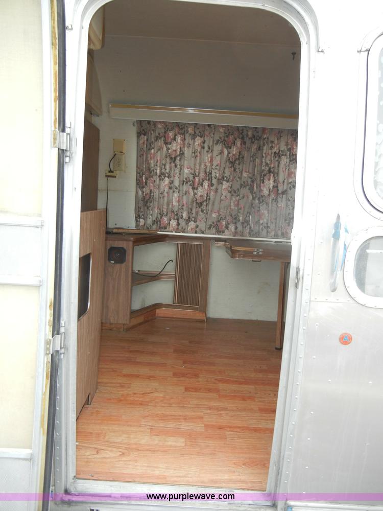 image for item C4109 1976 Airstream Sovereign Land Yacht 27' travel trailer