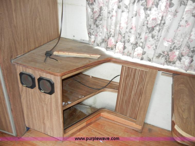 image for item C4109 1976 Airstream Sovereign Land Yacht 27' travel trailer