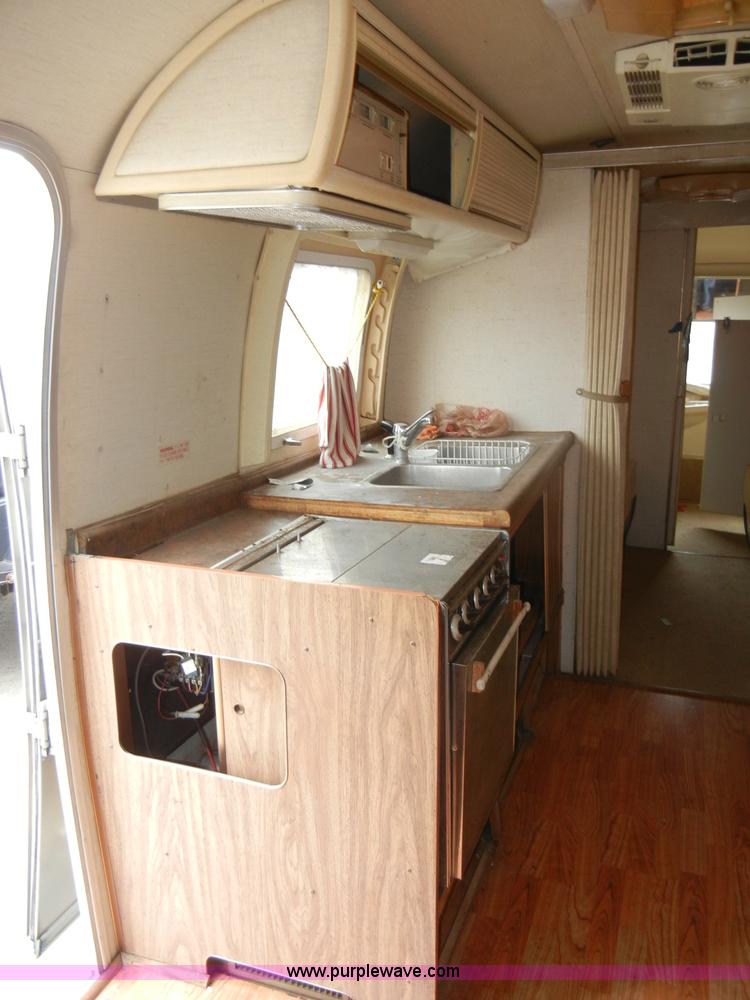 image for item C4109 1976 Airstream Sovereign Land Yacht 27' travel trailer