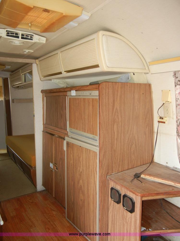 image for item C4109 1976 Airstream Sovereign Land Yacht 27' travel trailer