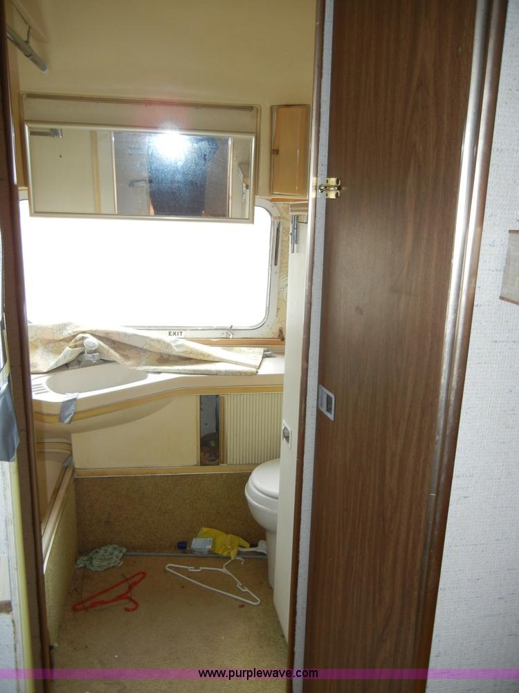 image for item C4109 1976 Airstream Sovereign Land Yacht 27' travel trailer