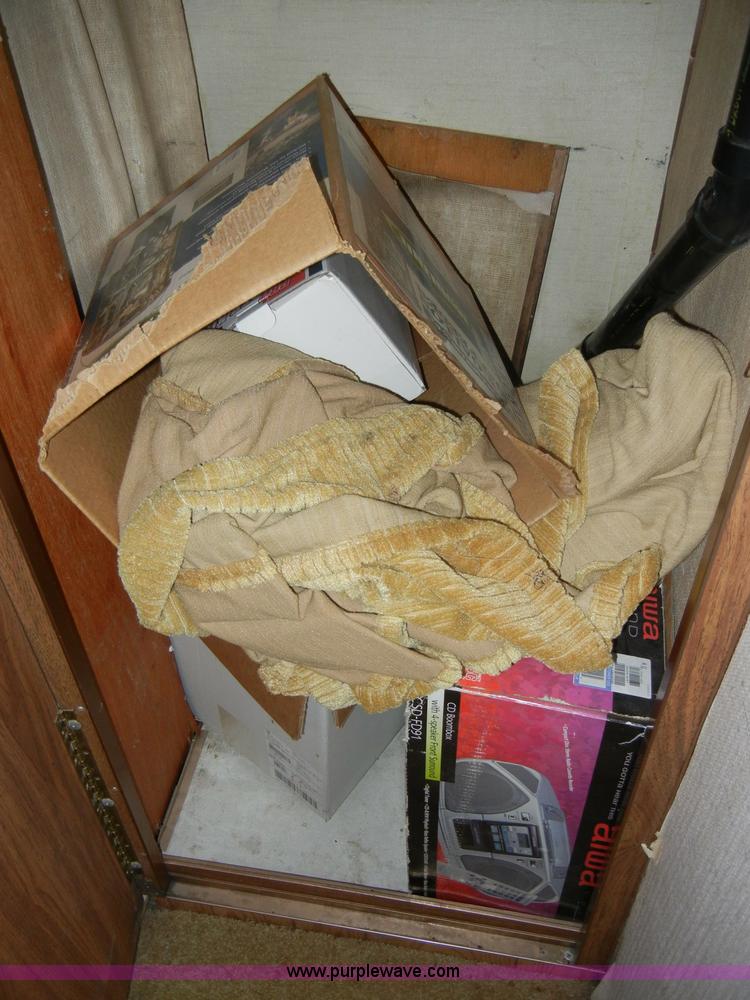 image for item C4109 1976 Airstream Sovereign Land Yacht 27' travel trailer