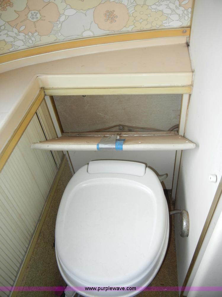 image for item C4109 1976 Airstream Sovereign Land Yacht 27' travel trailer