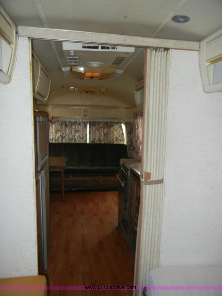 image for item C4109 1976 Airstream Sovereign Land Yacht 27' travel trailer