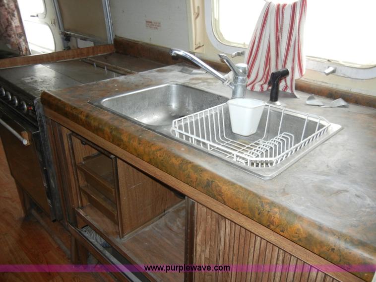 image for item C4109 1976 Airstream Sovereign Land Yacht 27' travel trailer