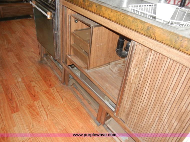 image for item C4109 1976 Airstream Sovereign Land Yacht 27' travel trailer