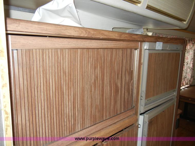 image for item C4109 1976 Airstream Sovereign Land Yacht 27' travel trailer