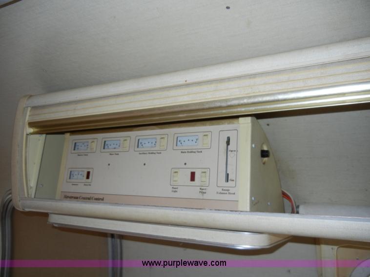 image for item C4109 1976 Airstream Sovereign Land Yacht 27' travel trailer