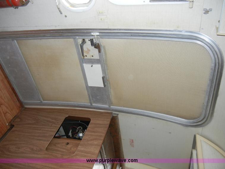 image for item C4109 1976 Airstream Sovereign Land Yacht 27' travel trailer