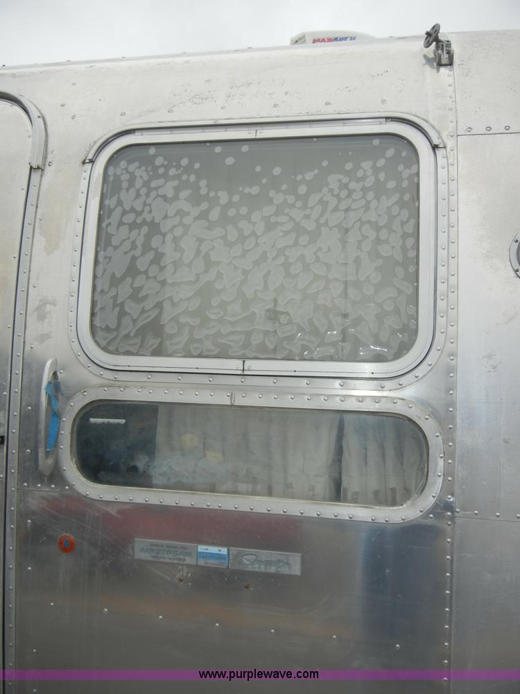 image for item C4109 1976 Airstream Sovereign Land Yacht 27' travel trailer