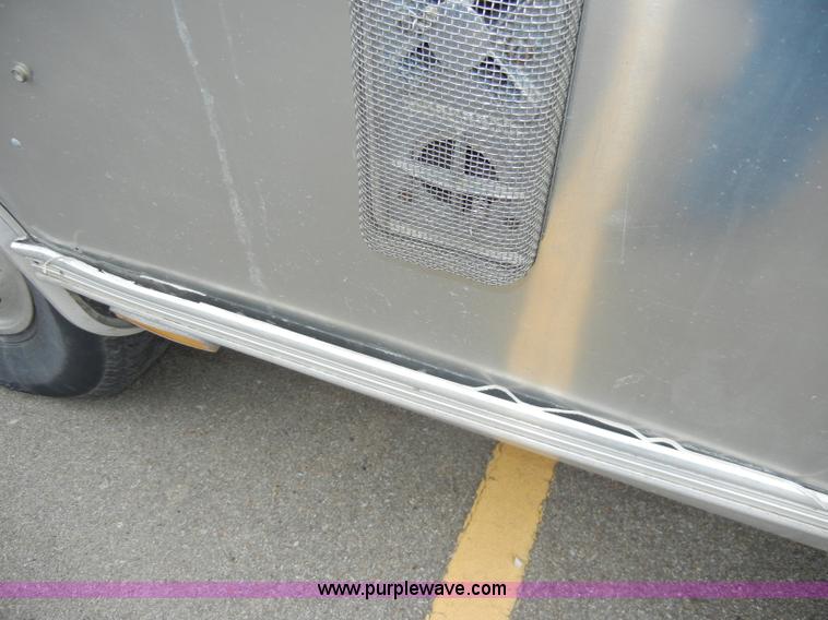 image for item C4109 1976 Airstream Sovereign Land Yacht 27' travel trailer