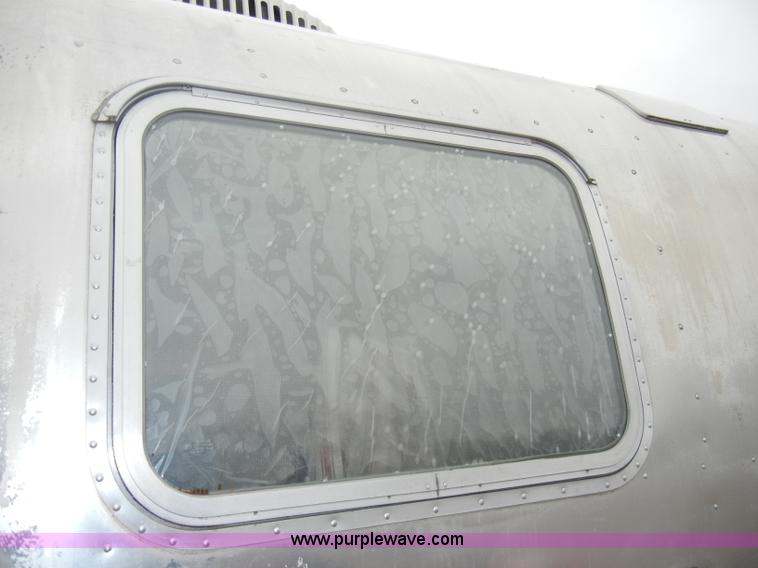 image for item C4109 1976 Airstream Sovereign Land Yacht 27' travel trailer