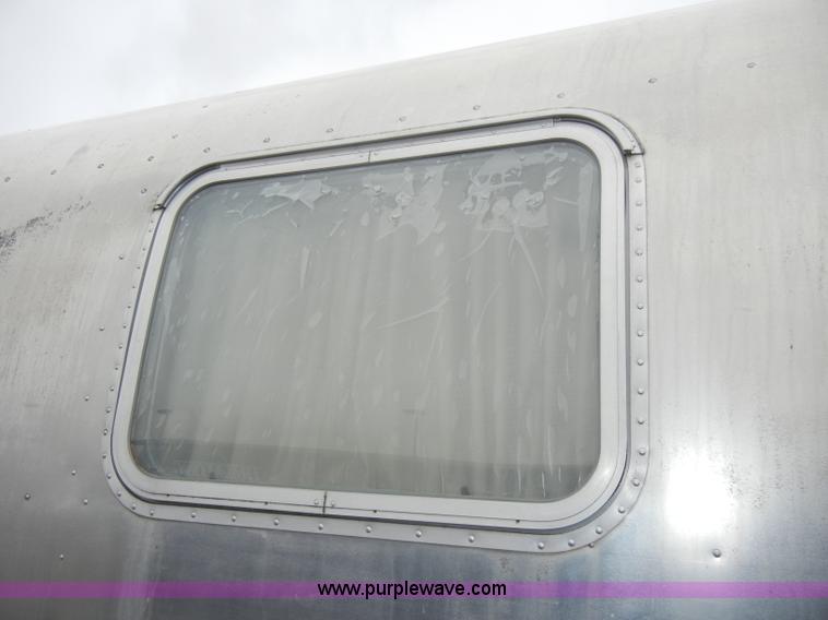 image for item C4109 1976 Airstream Sovereign Land Yacht 27' travel trailer