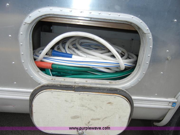 image for item C4109 1976 Airstream Sovereign Land Yacht 27' travel trailer