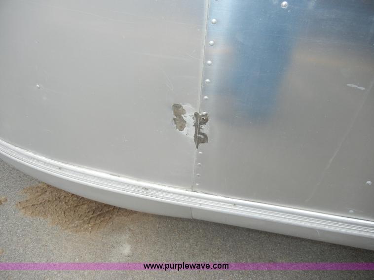 image for item C4109 1976 Airstream Sovereign Land Yacht 27' travel trailer