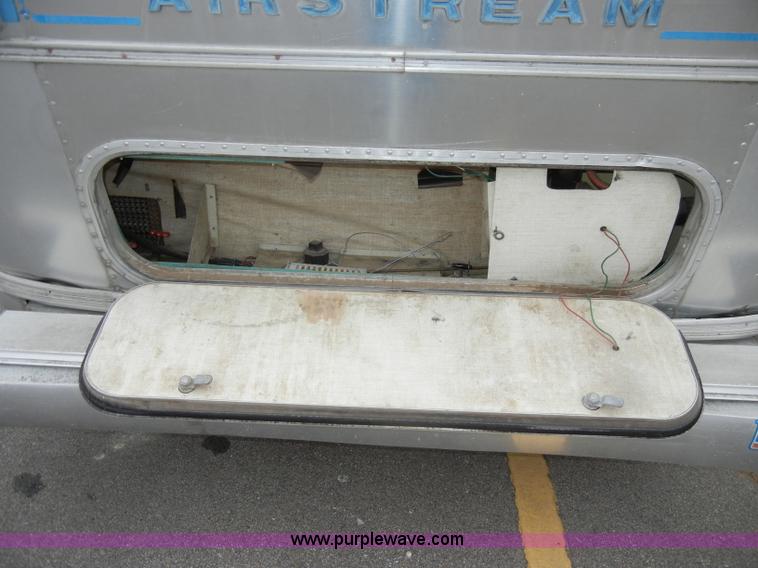 image for item C4109 1976 Airstream Sovereign Land Yacht 27' travel trailer