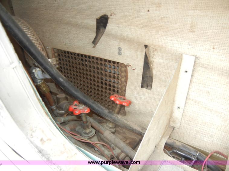 image for item C4109 1976 Airstream Sovereign Land Yacht 27' travel trailer