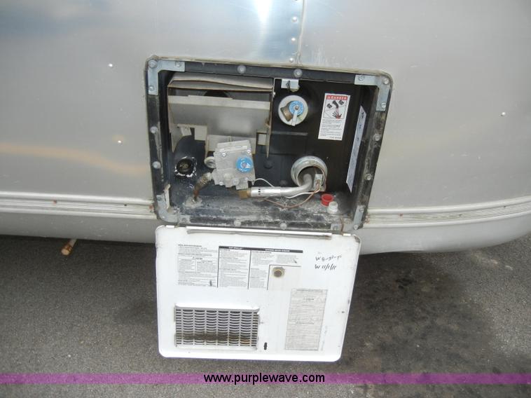 image for item C4109 1976 Airstream Sovereign Land Yacht 27' travel trailer