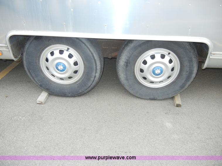 image for item C4109 1976 Airstream Sovereign Land Yacht 27' travel trailer