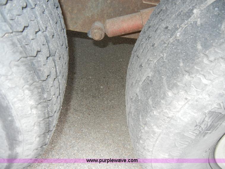 image for item C4109 1976 Airstream Sovereign Land Yacht 27' travel trailer