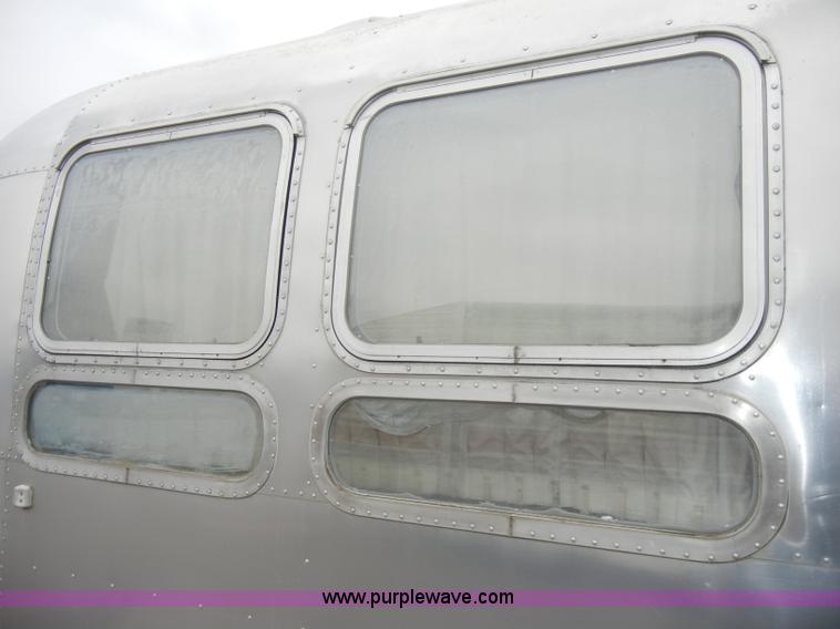 image for item C4109 1976 Airstream Sovereign Land Yacht 27' travel trailer